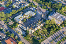 Vue aérienne de École polyvalente intégrée IGS Kandel avec nouveau bâtiment et après démolition des anciens bâtiments à Kandel dans le département Rhénanie-Palatinat, Allemagne
