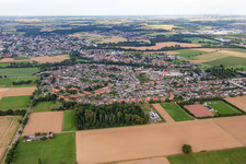 Vue aérienne de Ville vue de l'ouest à le quartier Hilfarth in Hückelhoven dans le département Rhénanie du Nord-Westphalie, Allemagne