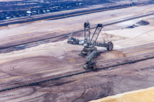 Photographie aérienne de Grue de levage dans la mine de lignite à ciel ouvert de Garzweiler à le quartier Hochneukirch in Jüchen dans le département Rhénanie du Nord-Westphalie, Allemagne