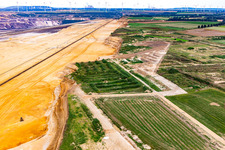 Vue aérienne de Bordure de démolition de la mine de lignite à ciel ouvert de Garzweiler à le quartier Immerath in Erkelenz dans le département Rhénanie du Nord-Westphalie, Allemagne