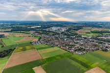 Vue aérienne de Ville vue de l'est à le quartier Baal in Hückelhoven dans le département Rhénanie du Nord-Westphalie, Allemagne