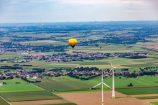 Vue aérienne de Montgolfière au parc éolien à le quartier Straeten in Heinsberg dans le département Rhénanie du Nord-Westphalie, Allemagne