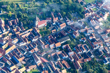Vue aérienne de Église catholique à Steinweiler dans le département Rhénanie-Palatinat, Allemagne