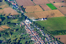 Vue aérienne de Passage à niveau à l'ouest à le quartier Schaidt in Wörth am Rhein dans le département Rhénanie-Palatinat, Allemagne