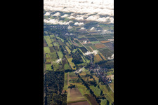 Vue aérienne de Billigheimer Bruch vu de l'ouest à le quartier Mühlhofen in Billigheim-Ingenheim dans le département Rhénanie-Palatinat, Allemagne