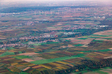 Vue aérienne de Villages du Klingbachtal à le quartier Ingenheim in Billigheim-Ingenheim dans le département Rhénanie-Palatinat, Allemagne