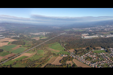 Vue aérienne de Tracé de l'autoroute A6 entre Kirkel et Bexbach à le quartier Altstadt in Kirkel dans le département Sarre, Allemagne