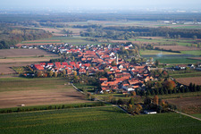 Erlenbach bei Kandel dans le département Rhénanie-Palatinat, Allemagne vu d'un drone