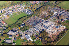 Vue aérienne de Autoverwertung Closter et Ranker Baustoffe GmbH (station de remplissage de matériaux en vrac-béton) & Ranker Logistic GmbH (logistique de transport-matériaux de construction-service de conteneurs) à Schönenberg-Kübelberg dans le département Rhénanie-Palatinat, Allemagne