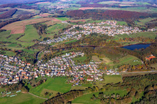 Vue aérienne de Lac d'Ohmbach à le quartier Sand in Schönenberg-Kübelberg dans le département Rhénanie-Palatinat, Allemagne
