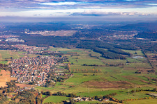 Vue aérienne de Aéroport et base aérienne Ramstein depuis l'ouest à le quartier Ramstein in Ramstein-Miesenbach dans le département Rhénanie-Palatinat, Allemagne