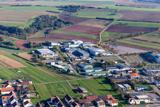 Vue aérienne de Zone industrielle dans le Krummenäckern à le quartier Webenheim in Blieskastel dans le département Sarre, Allemagne