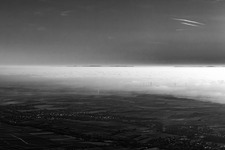 Vue aérienne de Village au bord des nuages à le quartier Billigheim in Billigheim-Ingenheim dans le département Rhénanie-Palatinat, Allemagne