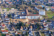 Vue aérienne de Chantier de construction pour la rénovation de l'Asklpios Südpfalzkliniken à Kandel dans le département Rhénanie-Palatinat, Allemagne