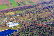 Vue aérienne de Plage et camping au centre de loisirs Moby Dick à Rülzheim dans le département Rhénanie-Palatinat, Allemagne