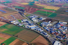 Vue aérienne de Zone industrielle dans la vallée de Spire à Rülzheim dans le département Rhénanie-Palatinat, Allemagne