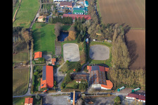 Vue aérienne de Ferme équestre sur Langgasserweg à Herxheim bei Landau dans le département Rhénanie-Palatinat, Allemagne