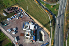 Plateforme de forage à la centrale géothermique Insheim à Insheim dans le département Rhénanie-Palatinat, Allemagne depuis l'avion