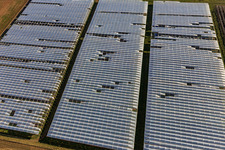 Vue aérienne de Culture agricole sous serres tunnel à Insheim dans le département Rhénanie-Palatinat, Allemagne