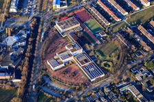 Vue aérienne de Lycée Otto Hahn à le quartier Waldstadt in Karlsruhe dans le département Bade-Wurtemberg, Allemagne