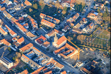 Vue aérienne de Église Saint-Michel à le quartier Blankenloch in Stutensee dans le département Bade-Wurtemberg, Allemagne