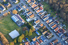 Vue aérienne de Jahnstraße Sudetenstr à le quartier Friedrichstal in Stutensee dans le département Bade-Wurtemberg, Allemagne