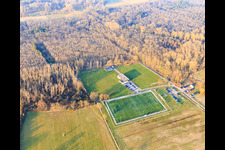Vue aérienne de Terrain de sport de TuS 03/25 Knittelsheim eV à Knittelsheim dans le département Rhénanie-Palatinat, Allemagne