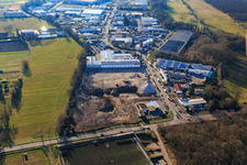 Image drone de Chantier de construction pour le développement du nouveau parc logistique de HANSAINVEST et DFI-Real-Estte Kandel après la démolition du marché OBI à le quartier Minderslachen in Kandel dans le département Rhénanie-Palatinat, Allemagne