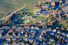 Vue aérienne de Installation Alla-Hopp Ilbesheim à l'école primaire Kleine Kalmit à le quartier Ilbesheim in Ilbesheim bei Landau in der Pfalz dans le département Rhénanie-Palatinat, Allemagne