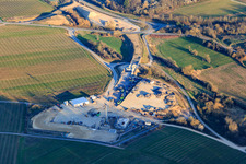 Image drone de Chantier de construction du portail est du tunnel Astrid pour le passage souterrain et le contournement de Bad Bergzabern entre la B38 (Weinstraße) et la B427 (Kurtalstraße) à Dörrenbach dans le département Rhénanie-Palatinat, Allemagne
