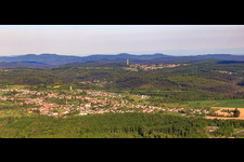Vue aérienne de Vue des Vosges du Nord depuis l'ouest à Montbronn dans le département Moselle, France