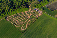 Vue aérienne de Circuit Moto Club des Corbeaux à Rahling dans le département Moselle, France