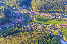 Vue aérienne de Centre du village à Reipertswiller dans le département Bas Rhin, France