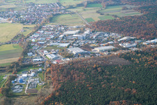 Vue aérienne de Zone industrielle à Altenschemel à le quartier Speyerdorf in Neustadt an der Weinstraße dans le département Rhénanie-Palatinat, Allemagne