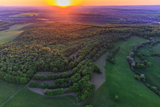 Vue aérienne de Coucher de soleil sur la Sarre à Kalhausen dans le département Moselle, France