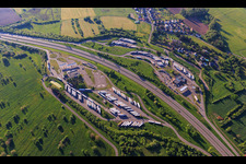 Vue aérienne de Aire communale d'autoroute Aire de Saverne Eckartswiller sur l'A4 à Eckartswiller dans le département Bas Rhin, France
