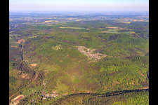 Vue aérienne de Vue du village des Vognes du Nord depuis l'est à Rosteig dans le département Bas Rhin, France