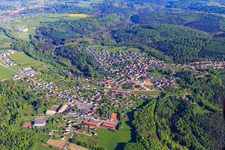 Vue aérienne de Vue d'ensemble des Vosges du Nord le matin depuis le sud-est à Lemberg dans le département Moselle, France