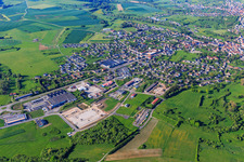 Vue aérienne de Vue matinale de la ville depuis le nord à Rohrbach-lès-Bitche dans le département Moselle, France
