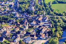 Vue aérienne de Église de la-Nativité de-Marie Herbitzheim à Herbitzheim dans le département Bas Rhin, France