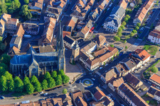 Vue aérienne de Église Saint-Martin (Cathédrale de la Sarre) à Sarralbe dans le département Moselle, France