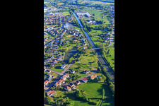 Vue aérienne de Ecluse N°19 sur le Canal des Houllères de la Sarre à Sarralbe dans le département Moselle, France