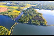 Vue oblique de Intersection des deux canaux, le canal Rhin-Marne et le canal des houllères de la Sarre dans les lacs Le Petit Étang et Le Grand Ruisseau à Gondrexange dans le département Moselle, France