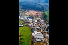 Zone industrielle d'Am Horst à le quartier Minderslachen in Kandel dans le département Rhénanie-Palatinat, Allemagne d'en haut