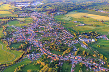 Vue aérienne de Vue de la ville depuis le sud-ouest à Keskastel dans le département Bas Rhin, France