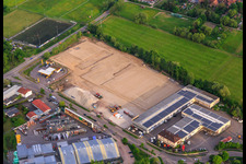 Vue oblique de Chantier de construction pour le développement du nouveau parc logistique de HANSAINVEST et DFI-Real-Estte Kandel après la démolition du marché OBI à le quartier Minderslachen in Kandel dans le département Rhénanie-Palatinat, Allemagne