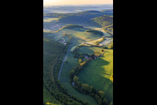 Vue aérienne de Quartier d'Eulschirben dans le charmant Taubertal à le quartier Gamburg in Werbach dans le département Bade-Wurtemberg, Allemagne