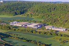 Vue aérienne de Roto Campus et Roto Frank DST Produktions-GmbH ainsi que PALUX Aktiengesellschaft à le quartier Edelfingen in Bad Mergentheim dans le département Bade-Wurtemberg, Allemagne