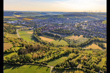 Vue aérienne de Vue d'ensemble de la ville depuis l'ouest à Weikersheim dans le département Bade-Wurtemberg, Allemagne