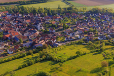 Vue aérienne de Brunnenstraße Waldstr à Tauberrettersheim dans le département Bavière, Allemagne